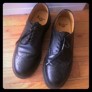 Dr. Martens Unisex 3989 5 Eye Brogue Shoe